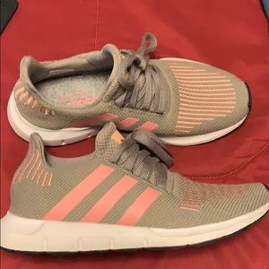 Kids adidas Swift runs fit women 7.5-8